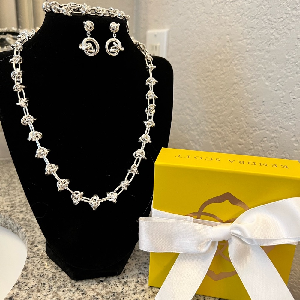 Kendra Scott Presleigh knot set